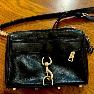 Black crossbody bag, cool and classic style